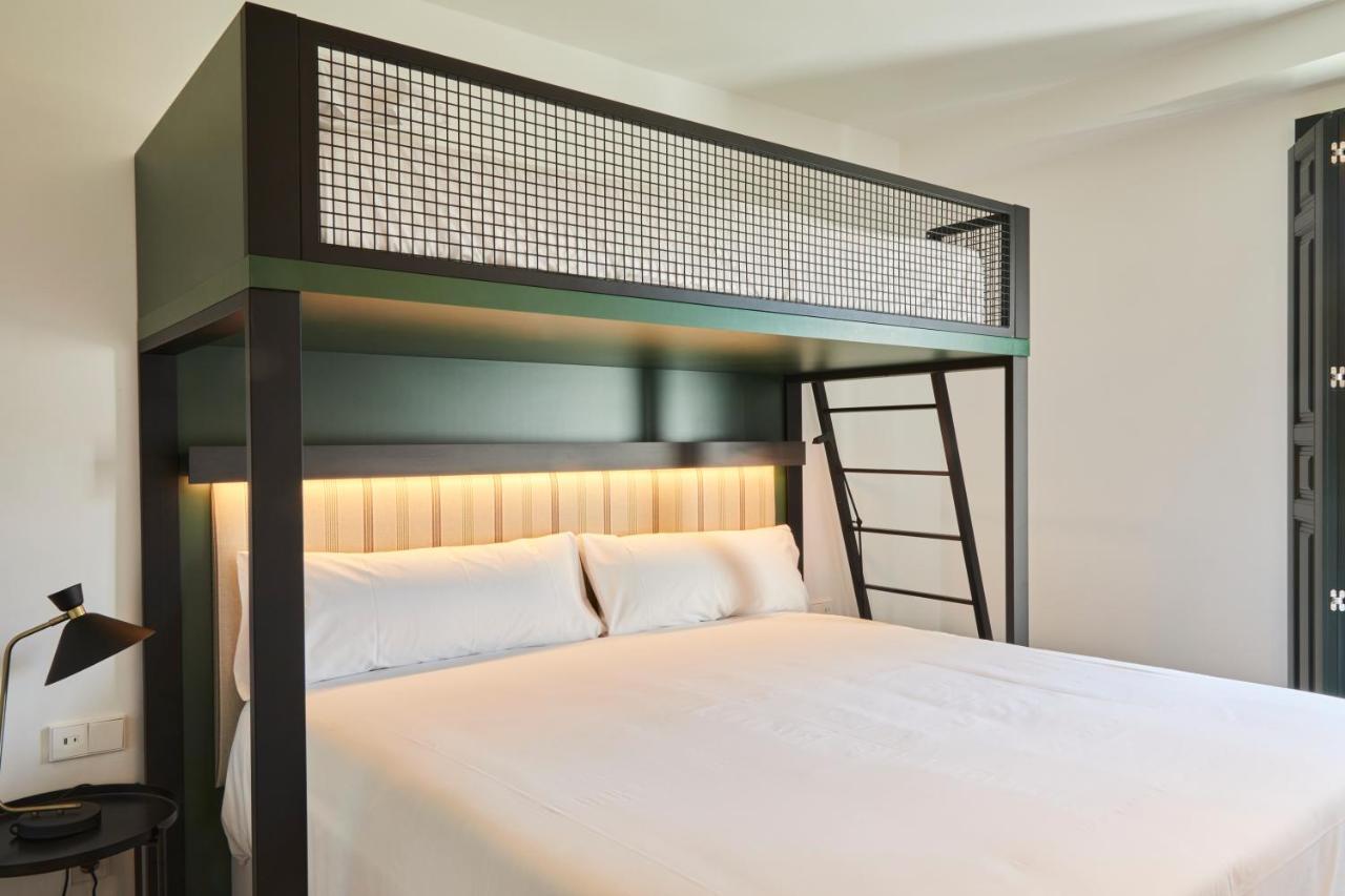 Latroupe Prado Hostel Мадрид Екстериор снимка
