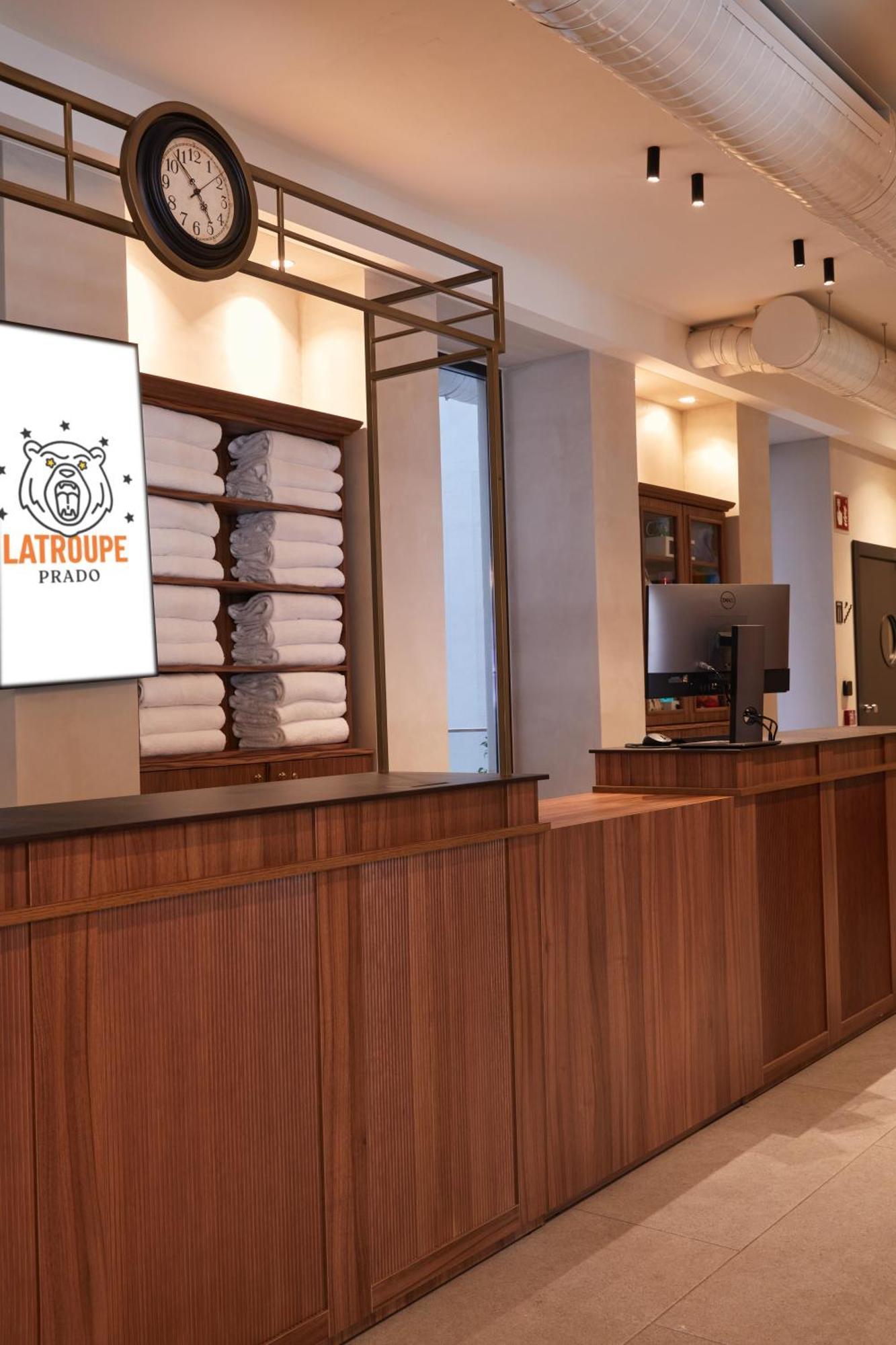 Latroupe Prado Hostel Мадрид Екстериор снимка