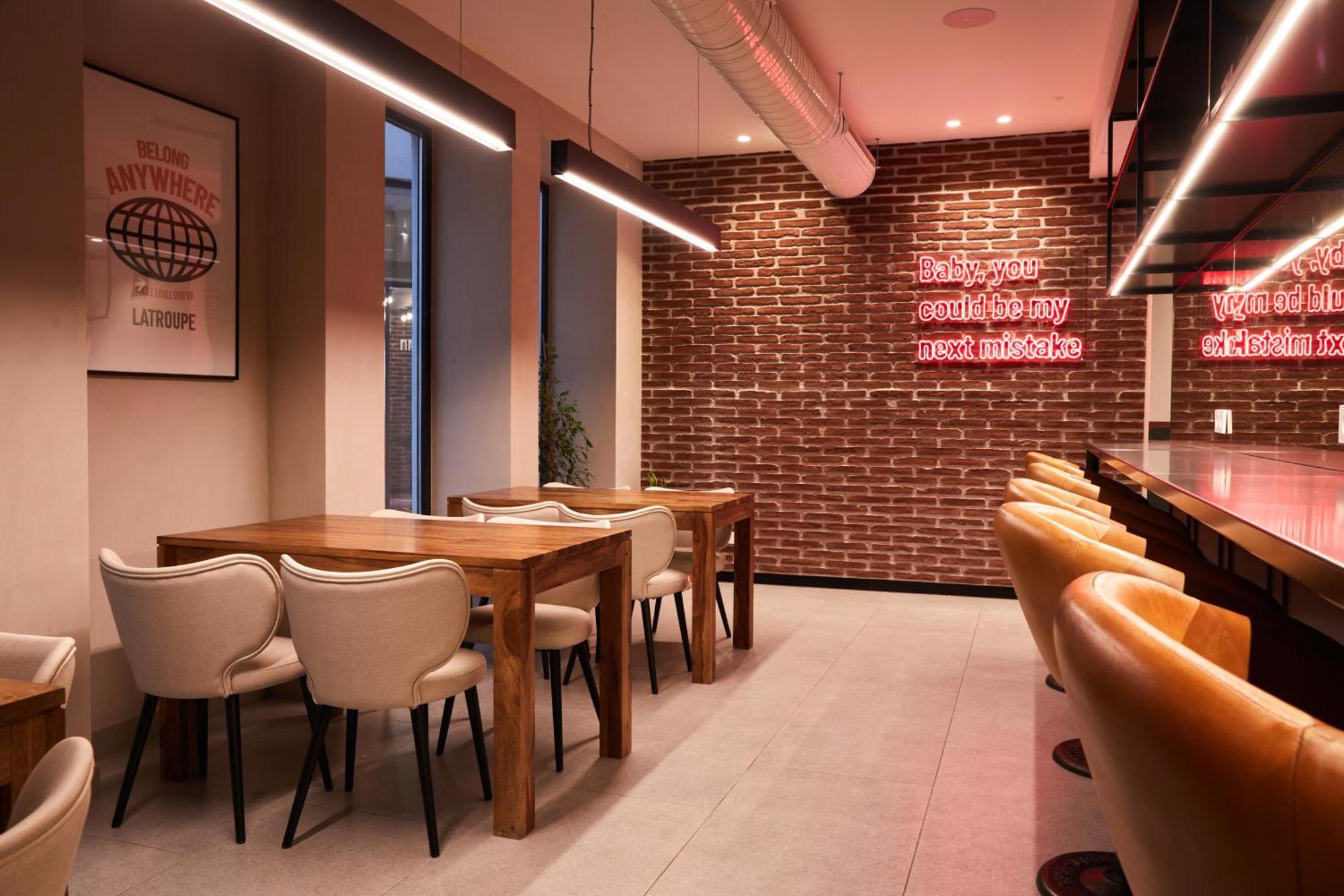 Latroupe Prado Hostel Мадрид Екстериор снимка