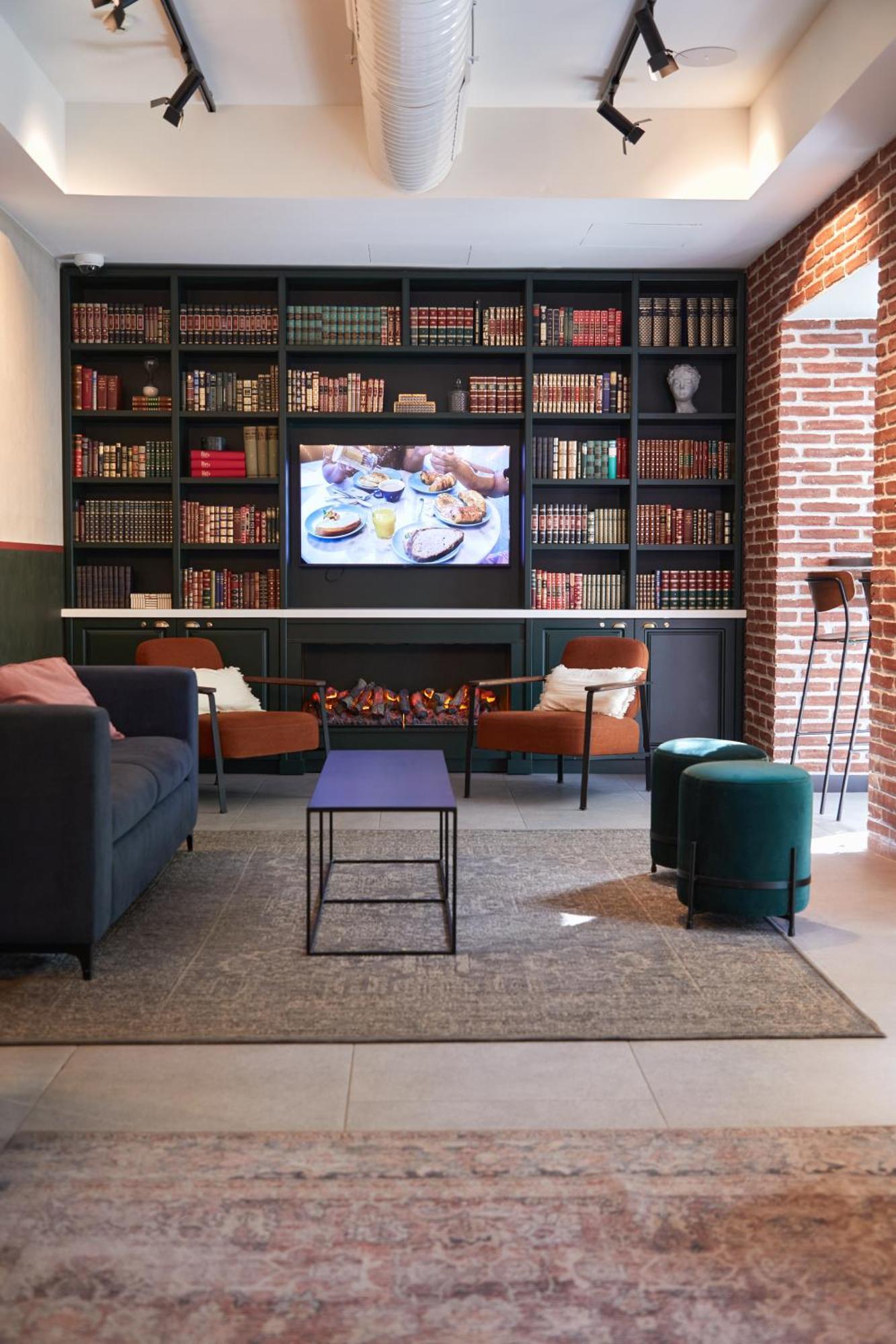 Latroupe Prado Hostel Мадрид Екстериор снимка