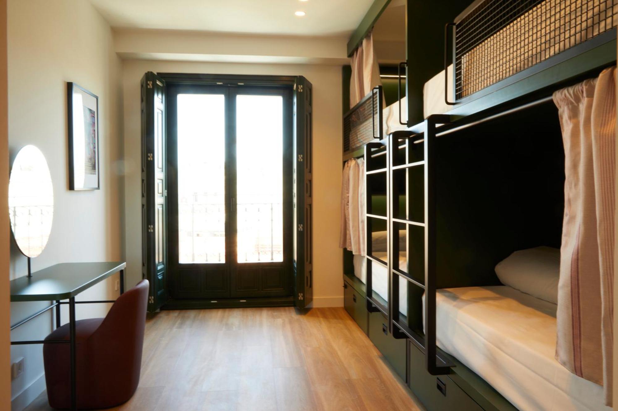 Latroupe Prado Hostel Мадрид Екстериор снимка